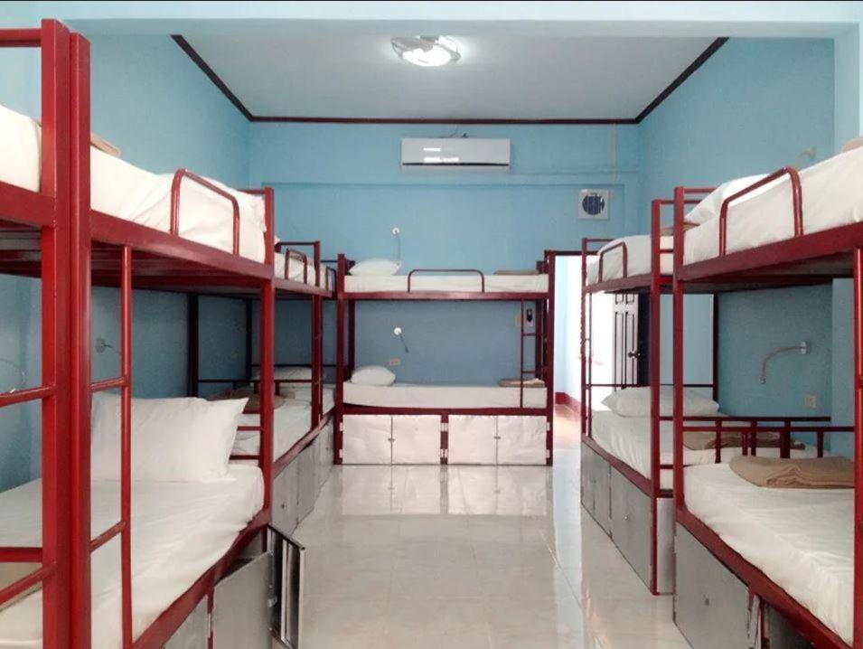 Lucky Backpacker Hostel Вьентьян Экстерьер фото