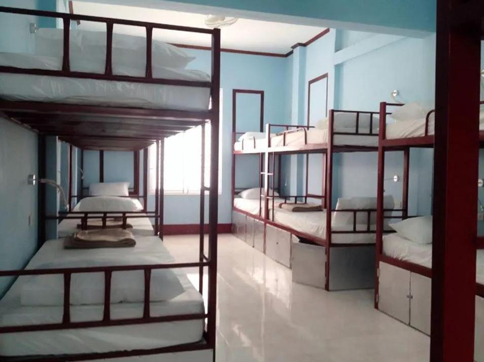 Lucky Backpacker Hostel Вьентьян Экстерьер фото
