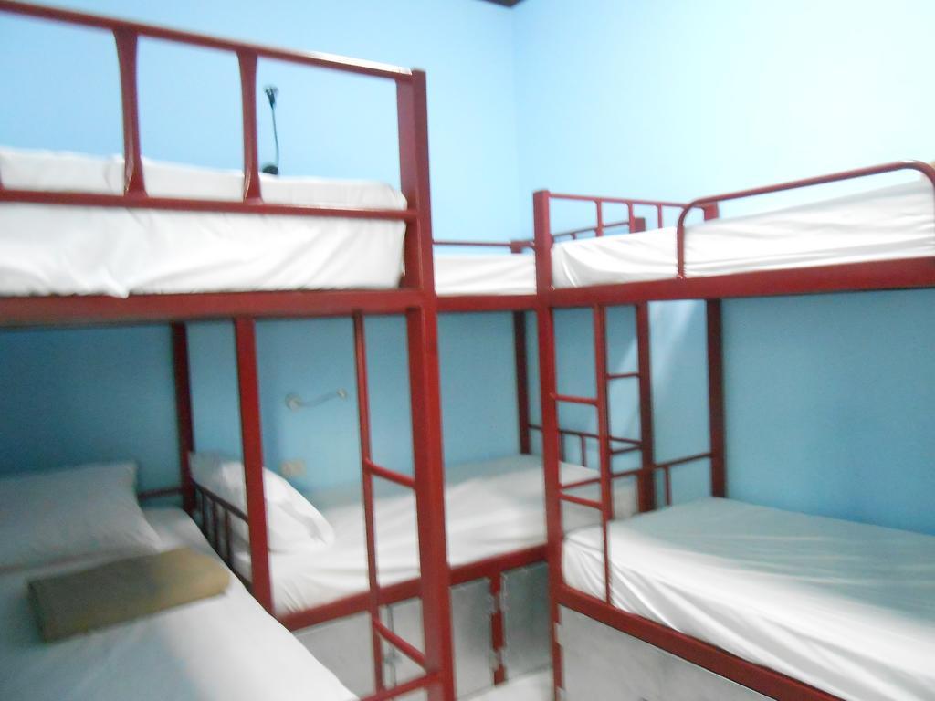 Lucky Backpacker Hostel Вьентьян Номер фото