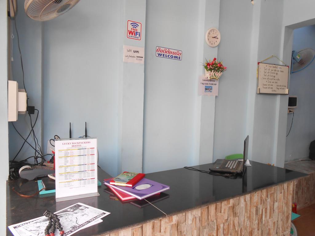 Lucky Backpacker Hostel Вьентьян Экстерьер фото