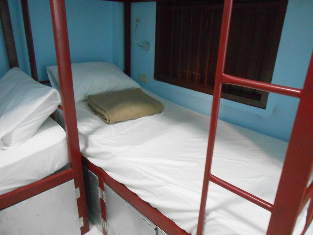 Lucky Backpacker Hostel Вьентьян Экстерьер фото