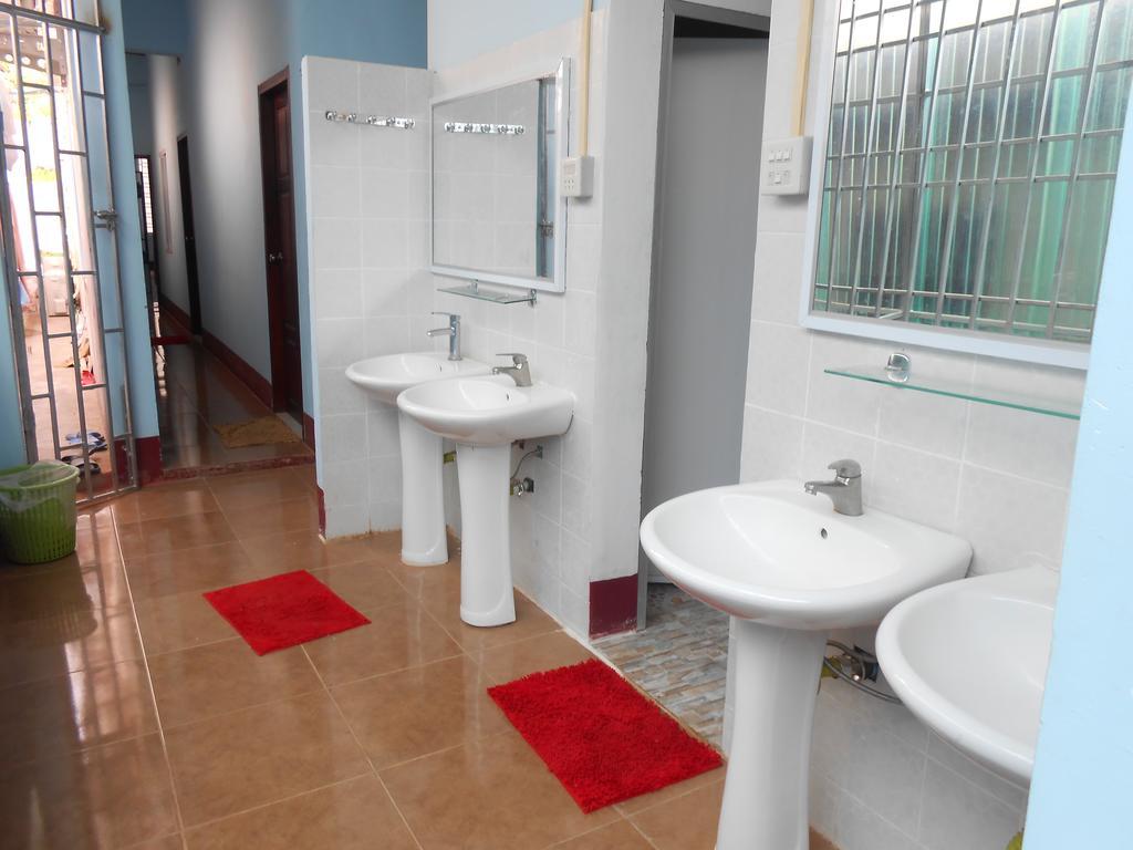 Lucky Backpacker Hostel Вьентьян Номер фото